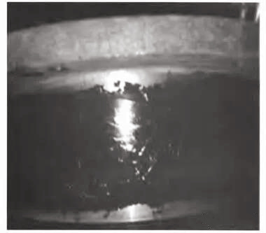 上架体衬套外表面涂抹修补剂