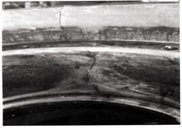 上架体中心孔裂纹